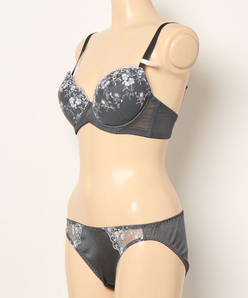 Tuche＆AMOSTYLE ブラジャー C65＆ショーツ Mサイズ 4セット 本日迄 Triumph AMOSTYLE ブラジャー C65&ショーツ Mサイズx2 ホワイト