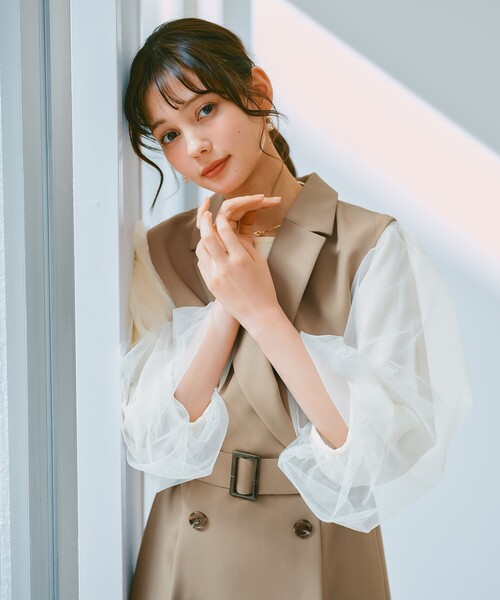 index tシャツ ビジュー付きチュールバルーンスリーブトップス