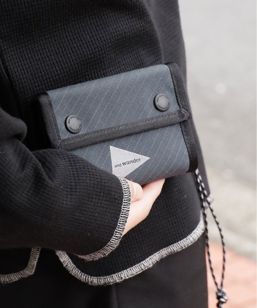 and wander（アンドワンダー） 二つ折り 二つ折り財布 財布 reflective