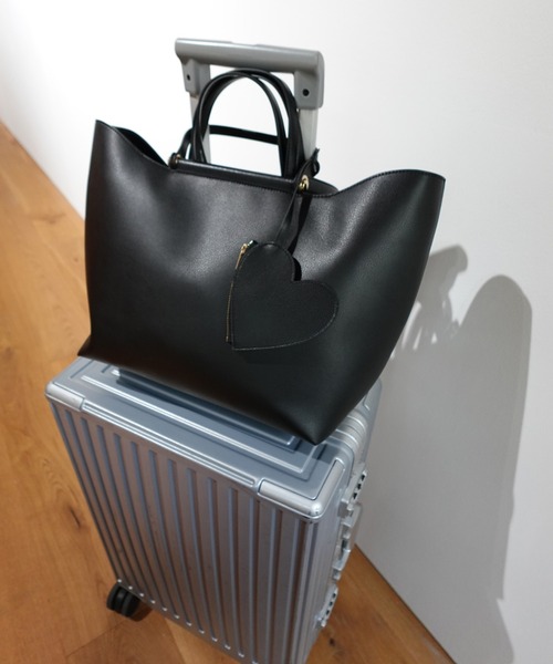 バーバリー 良品 ハートチャーム A4収納可 大容量 トートバッグ ブラック バーバリー 良品 ハートチャーム A4収納可 大容量 トートバッグ