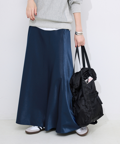 SLOBE IENA グロッシーサテンフレアスカート　チャコールグレー WEB限定カラー有り/追加》グロッシーサテンフレアスカート（ロング