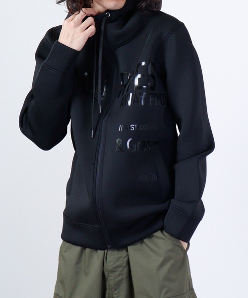 in the attic（インジアティック） パーカー ボンディング光沢ロゴ