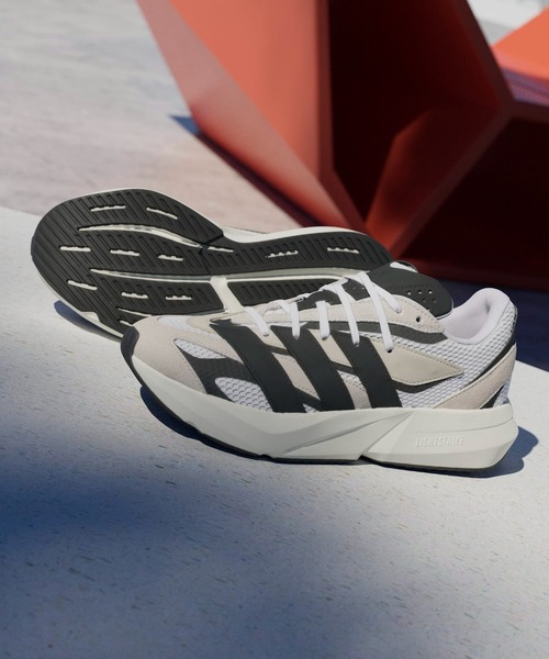 adidas スニーカー ライトブレイズ / Lightblaze アディダス