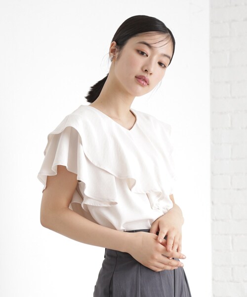 eriutsugi フリルシャツ　新品・未使用品 ECREL ブラウス シャツ クロップドギャザーフリルブラウス