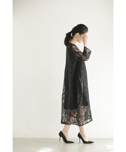 cawaii ワンピース （黒）バラの透かし絵浮かぶふんわりシルエット