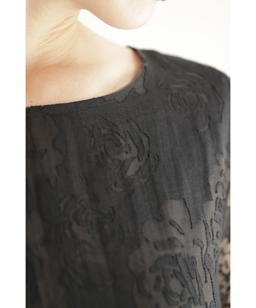 cawaii ワンピース （黒）バラの透かし絵浮かぶふんわりシルエット