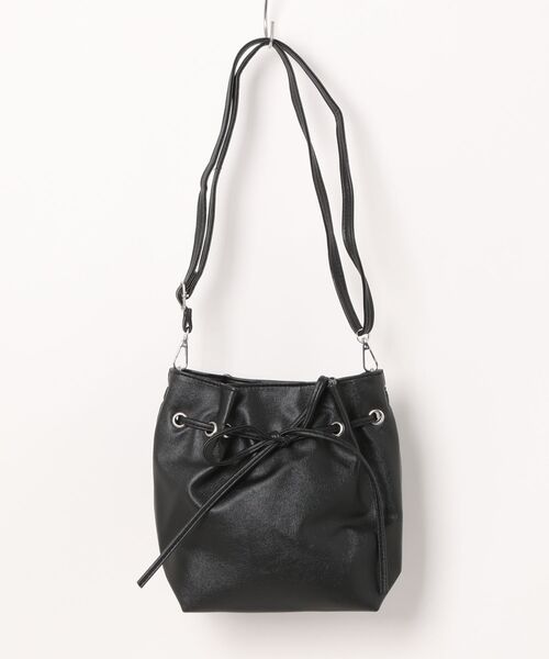 【ALDO アルド】PEARLILY 真珠の飾りバケットバック Pearlilyx White Overflow Women's Top Handle Bags | ALDO US