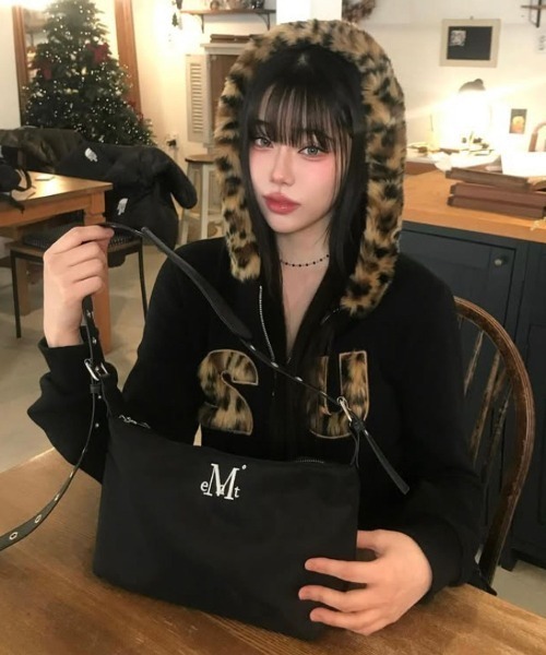 人気！入手困難　MUUC ショルダーバッグ MUCENT（ムセント） ショルダーバッグ バッグ レディース メンズ