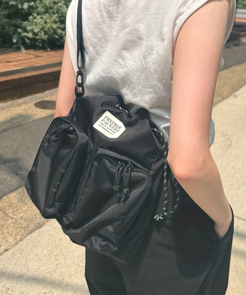 FREDRIK PACKERS ブラックショルダーバッグ　新品タグ付き FREDRIK PACKERS ショルダーバッグ バッグ 「別注」「FREDRIK