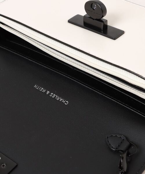 CHARLES & KEITH ブラックショルダーバッグ　S CHARLES ＆ KEITH（チャールズ&キース） 「CHARLES & KEITH