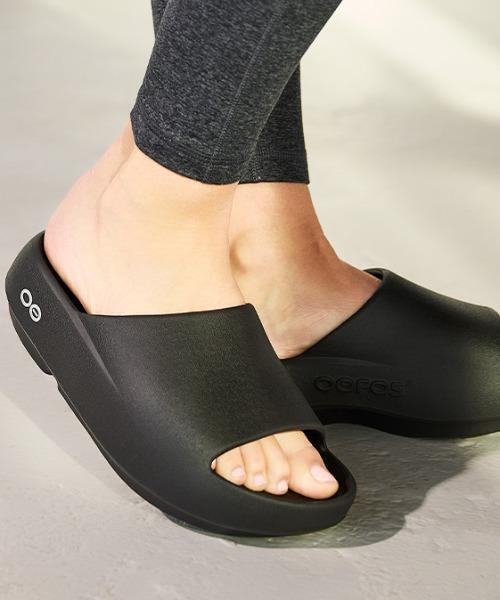 oofosリカバリーサンダル24センチ ウーフォス リカバリーサンダル（サイズ（cm）：24.5cm）のおすすめ