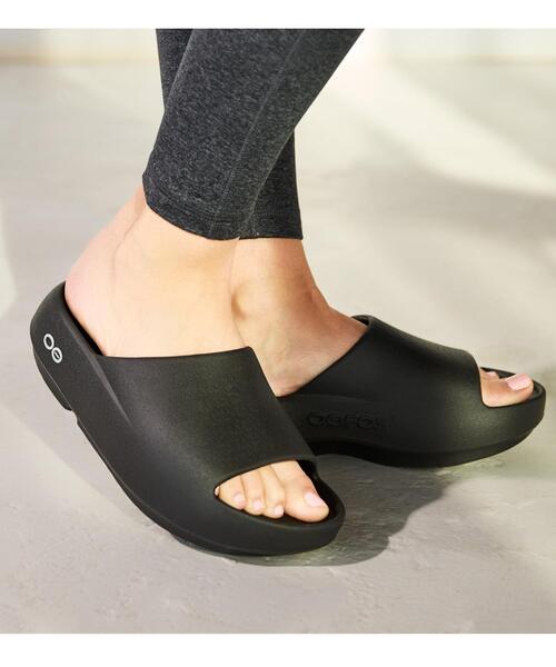 ウーフォス　24 黒 Men's OOriginal Black Sandal – OOFOSオフィシャルサイト