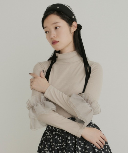 【美品】PERNA パール付きベロアカチューシャ ブラック PERNA（ペルナ）の「パール付きベロアカチューシャ