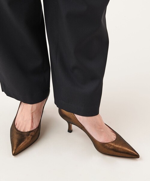 odtte e odtteパンプス、白ローヒールパンプス、ゴールド飾り