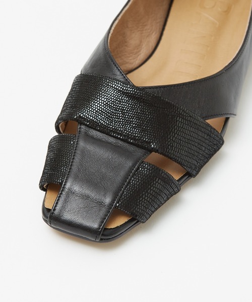 Au BANNISTER（オゥ バニスター） パンプス グルカモチーフフラット