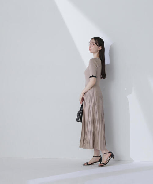 【新品】NATURAL BEAUTY BASIC ニットワンピース PSサイズ Oggi掲載】バイカラーニュアンスネックニットワンピース