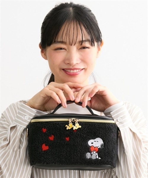 バニティバッグ　エナメル　黒　昭和レトロ?　肉厚　当時物　スヌーピー スヌーピー バニティバッグ エナメル 黒 昭和レトロ? 肉厚 当時物