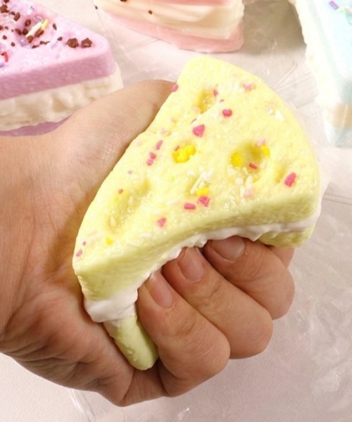 LACーVERT おもちゃ 「水感スクイーズ」チーズケーキ : ZOZOTOWN Yahoo