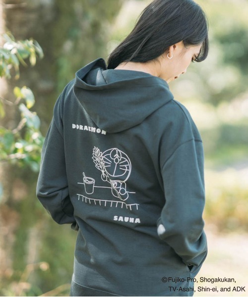 パーカー 「TETERA×ドラえもん」UNISEX KIDS PULL SAUNA PARKA / ドラえもんプリント シャイニー加工 プルオーバー TETERA パーカー 「TETERA×ドラえもん」UNISEX KIDS PULL SAUNA