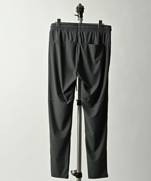 【美品/限定品】HOMME PLISSE 限定ジョガーパンツ ブラック サイズ2 美品/限定品】HOMME PLISSE 限定ジョガーパンツ ブラック サイズ2