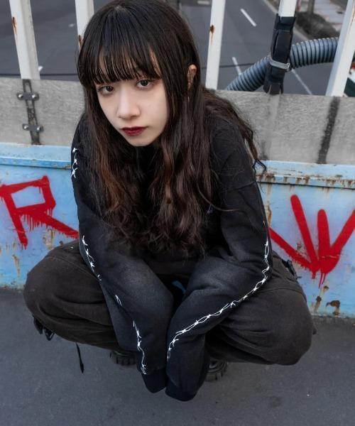 gibous トレーナー スウェット gibous/ギボス/snake cross trainer