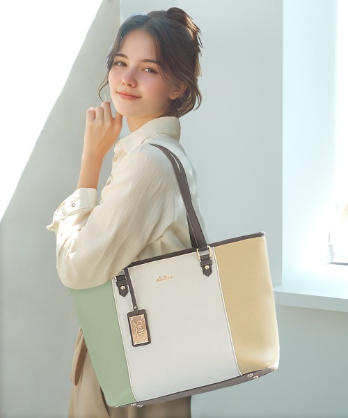 Clelia（クレリア） トートバッグ チャーム付きトリコロールカラー