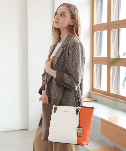 Clelia（クレリア） トートバッグ チャーム付きトリコロールカラー