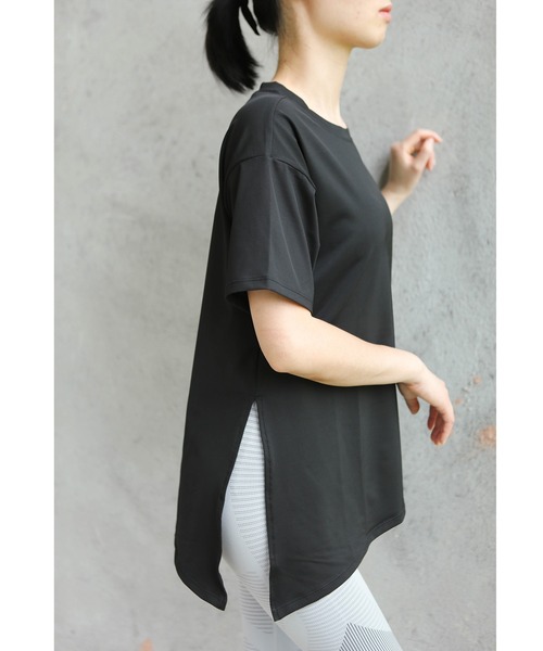 tシャツ 脇スリットトレーニングフィットネスウエア/ヨガ