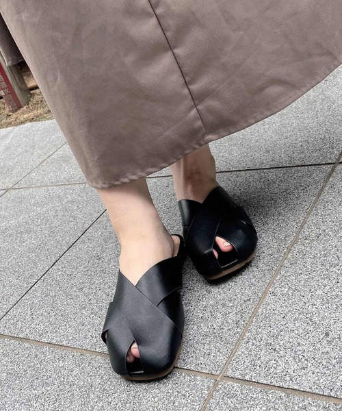 Isn't She？（イズントシー） サンダル ミュール クロスミュール
