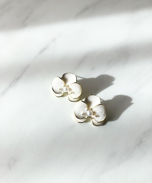 TIMELESS&THREE（タイムレスアンドスリー） ピアス オーキッドフラワー