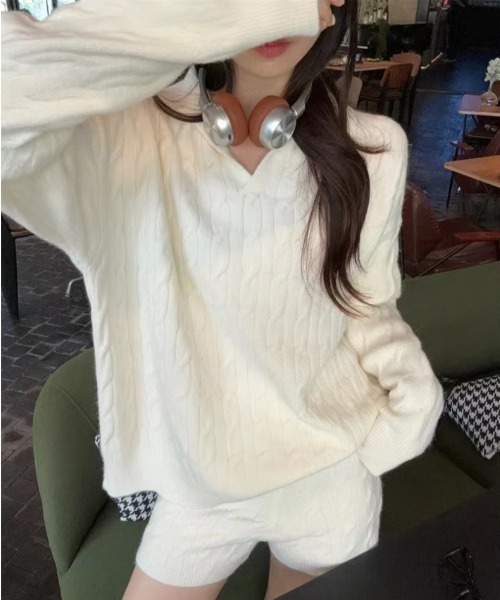 boohoo リラックス ニットシャツ & ショートパンツ セットアップ Bonjour Sagan セットアップ ニットカーディガン×ショートパンツ