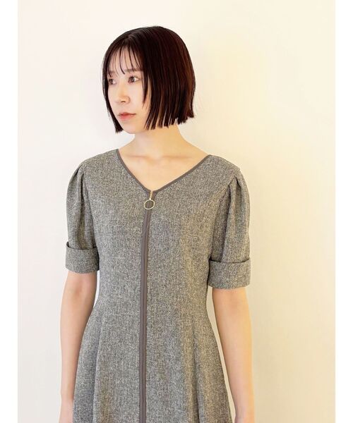ワンピース フロントジップVネックフレアワンピース 「夏服」「オフィスカジュアル」の画像