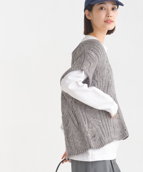 【美品】ARTS&SCIENCE Vネック ニットベスト ウール　アイボリー OMNES（オムネス） ベスト ジレ アクリルウールVネックケーブル編み