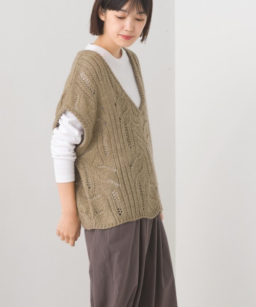 【美品】ARTS&SCIENCE Vネック ニットベスト ウール　アイボリー スーパーファインウール Vネックベスト | GALERIE VIE (Women