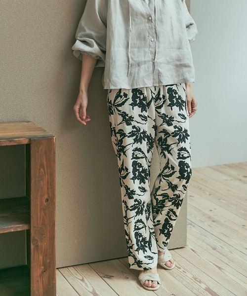 アーバンリサーチ　パンツ　リネンレーヨンフラワーパンツ URBAN RESEARCH DOORS（アーバンリサーチドアーズ）の「リネン