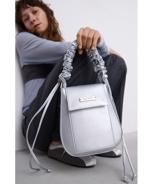 un/neu ショルダーバッグ バッグ ギャザーハンドルフラップショルダー