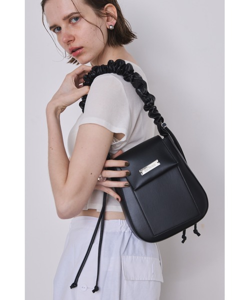 un/neu ショルダーバッグ バッグ ギャザーハンドルフェイク