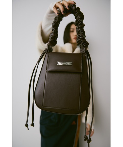 un/neu ショルダーバッグ バッグ ギャザーハンドルフェイクレザー