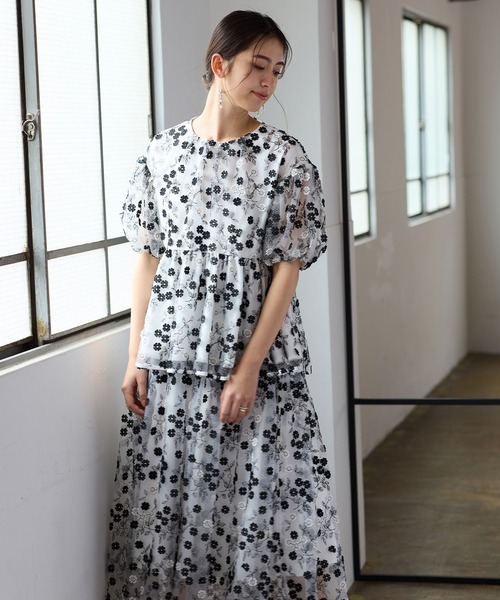 Audie a Muses オーディア ミューズ　フラワー刺繍ブラウス　42 Audie a Muses ブラウス シャツ フラワー刺繍ブラウス