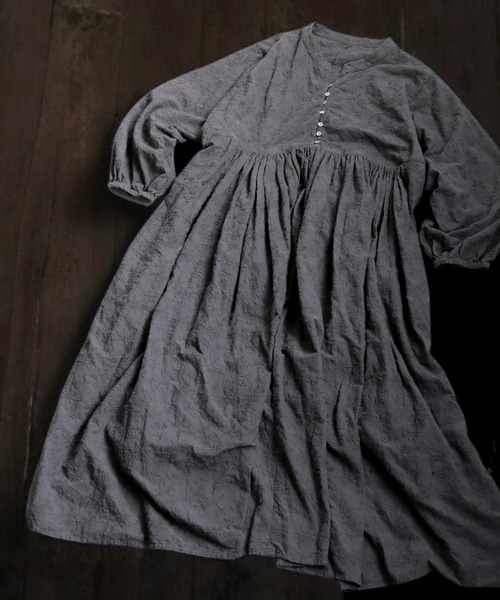 antiqua（アンティカ） ワンピース 刺繍デザインコットンワンピース