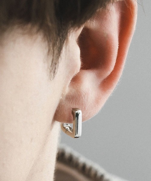 ヨンドシー　4℃ シルバーフープピアス(片耳用) 美品　定価12000円 4℃ HOMME+（ヨンドシーオムプラス） ピアス シルバー フープ ピアス