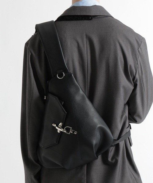 HARE（ハレ） ショルダーバッグ ファイヤーマンバックルスリングBAG 