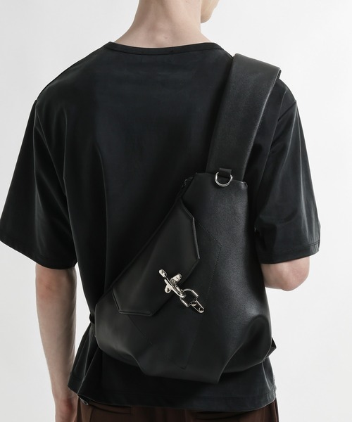 HARE（ハレ） ショルダーバッグ ファイヤーマンバックルスリングBAG