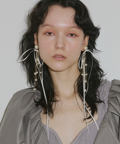 J1U by LA BELLE ETUDE ピアス ロングリボン×チェーン×パール