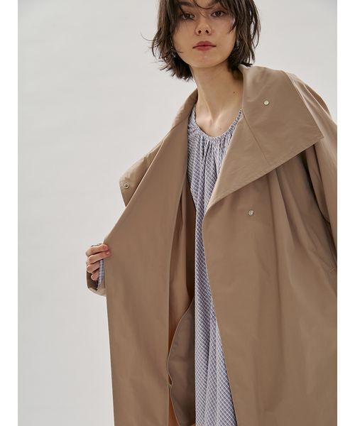 emmi atelier ベージュ 春コート　トレンチコート emmi トレンチコート コート ボリュームスリーブロングコート/撥水