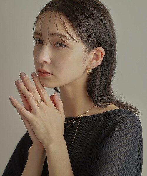 K10YG COCOSHNIK 中空プランプシェイプフックピアス　ココシュニック COCOSHNIK（ココシュニック） ピアス K10中空プランプシェイプ フック