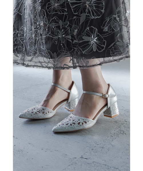 希少❗️美品✨♥️DIANA♥️キルティング ステッチ パンプス23.5㎝ エクリュ niana パンプス 花柄パンチングカットチャンキーヒールパンプス
