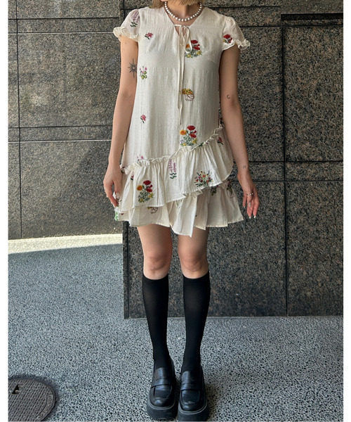 【VALENTINO】サイズ40 花柄刺繍ミニ丈ワンピース VALENTINO（ミニワンピース）のフリマアイテム一覧