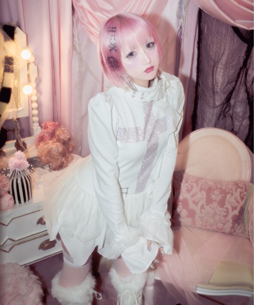 AVENCHUMU ワンピース Rhinestone cross chiffon hem one-piece