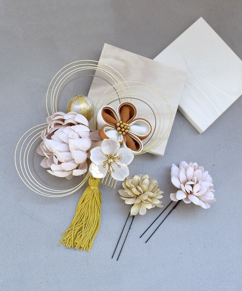 陶器製女性オーナメント 花髪型 陶器製女性オーナメント 花髪型